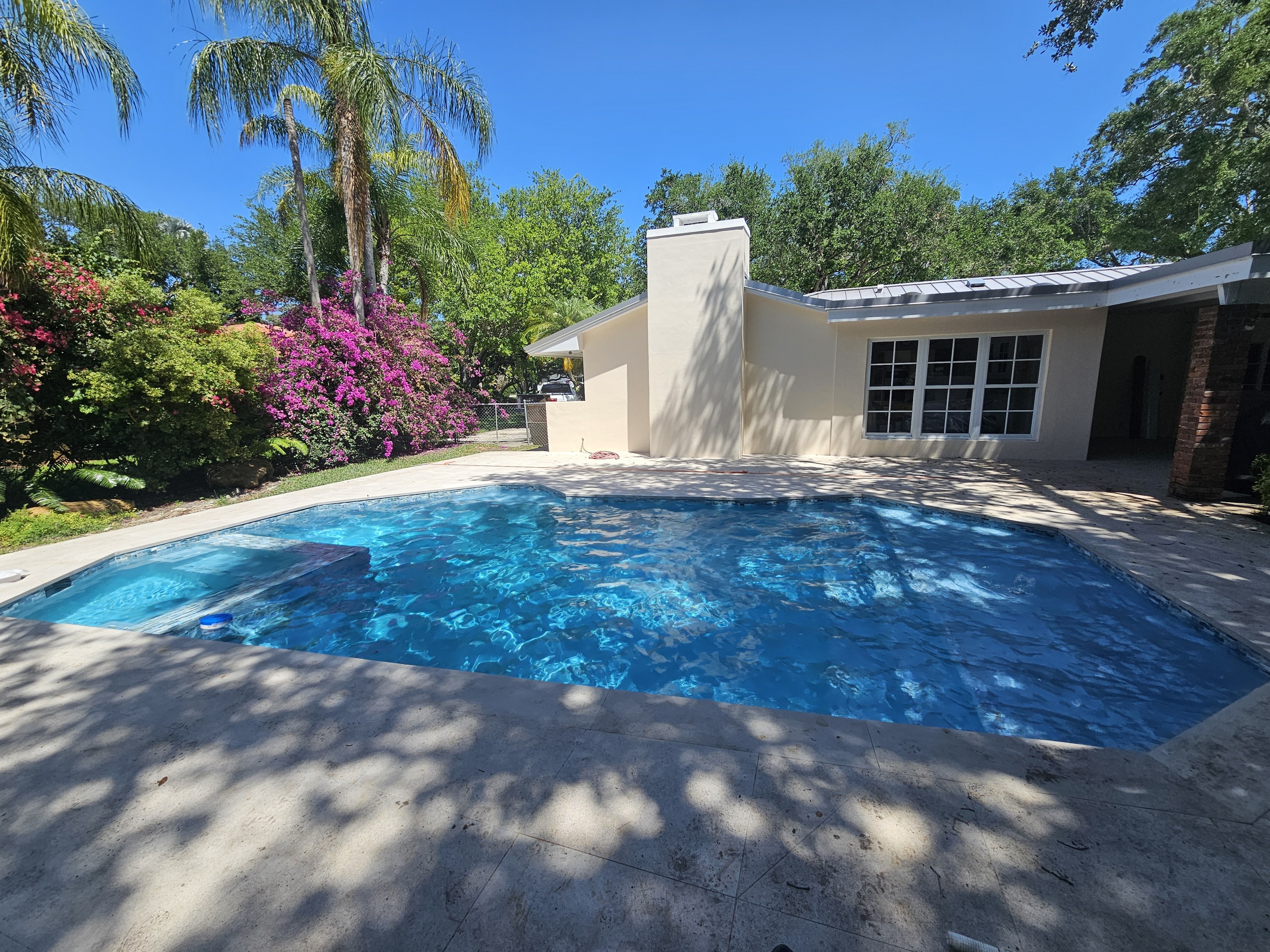 i Pool services pool work in Miami, FL